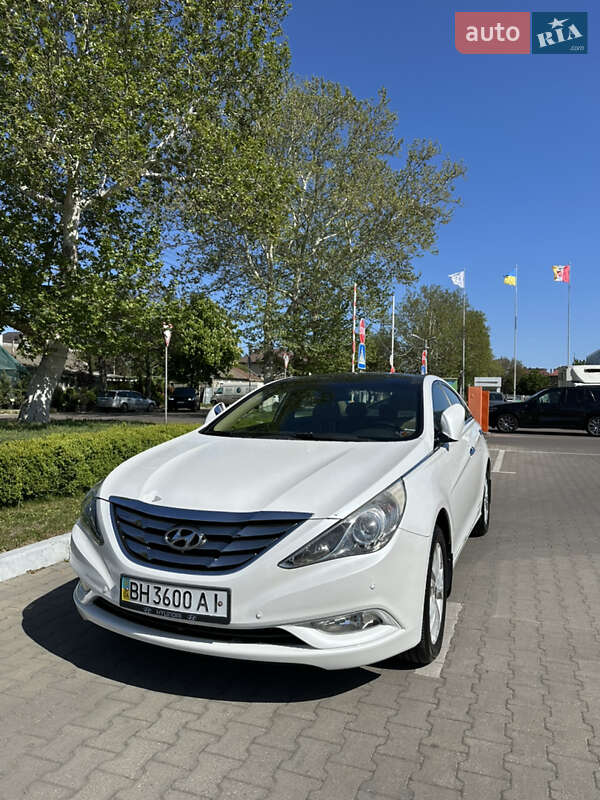 Hyundai Sonata (2010)