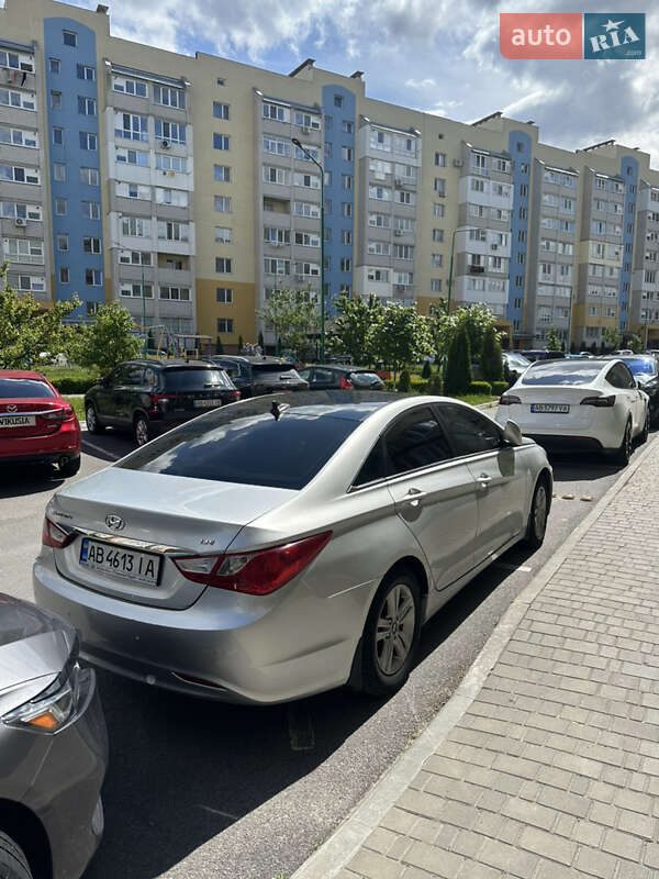Hyundai Sonata (2013)