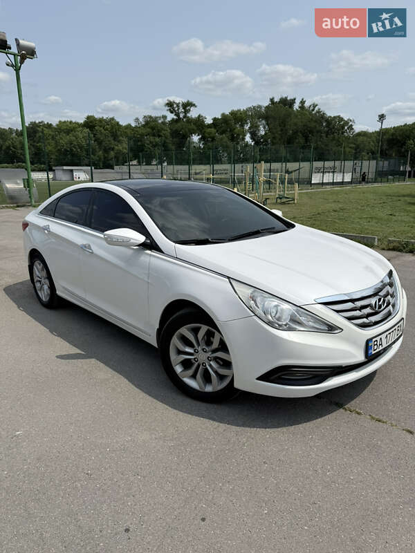 Hyundai Sonata (2011)