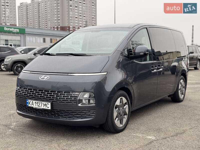 Hyundai Staria (2023)