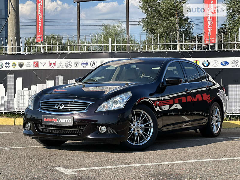 Infiniti G25 (2012)
