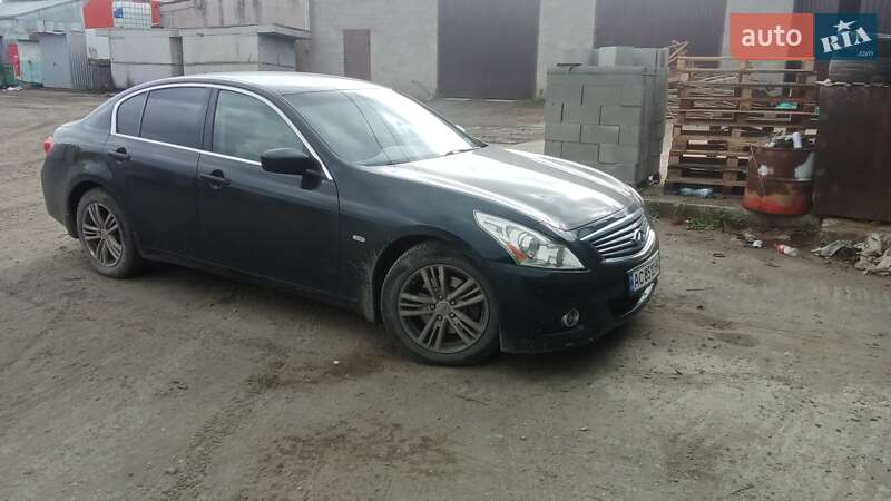 Infiniti G25 (2012)