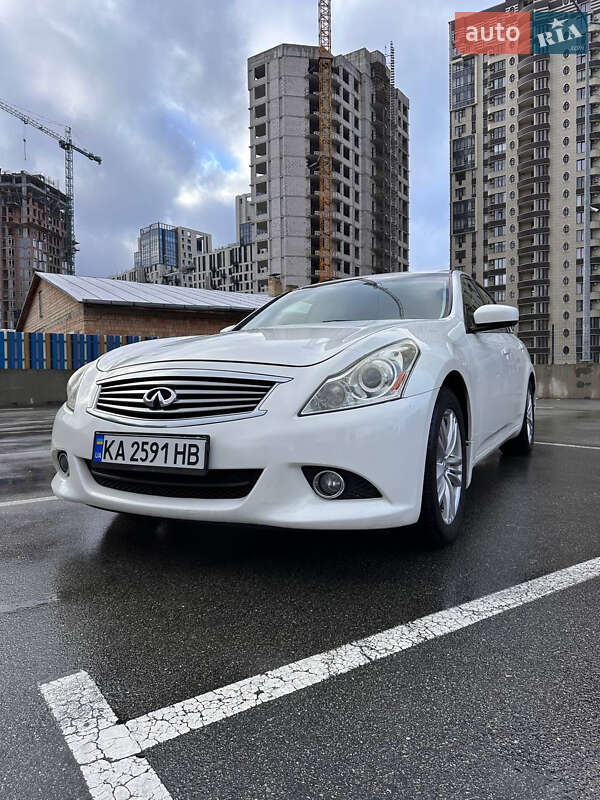 Infiniti G25 (2012)
