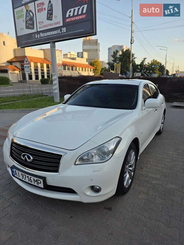 Infiniti M25 (2012)