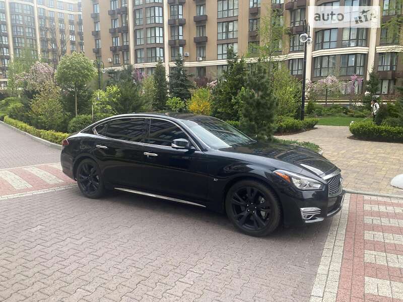 Infiniti Q70 (2015)