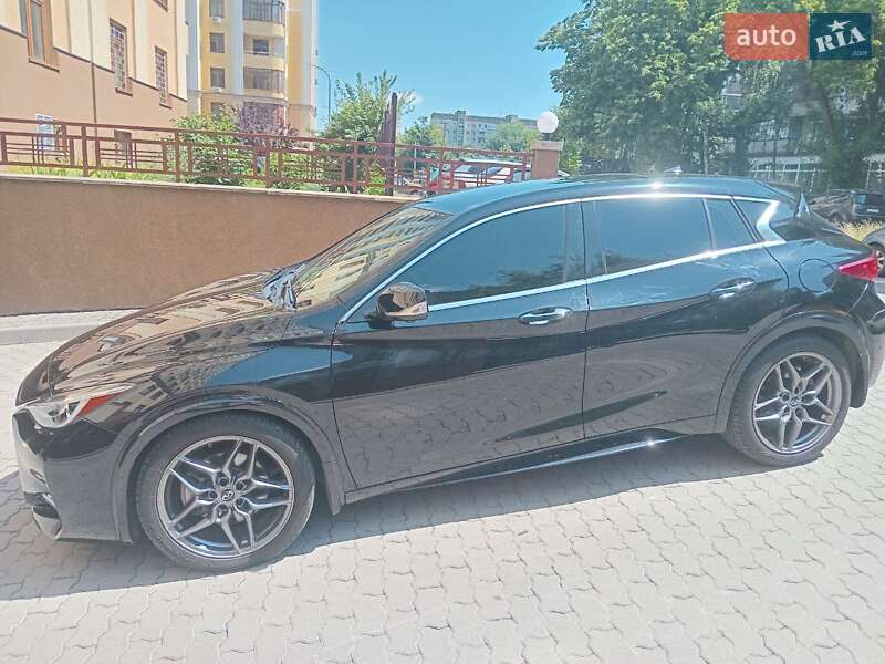 Infiniti Qx30 (2016)