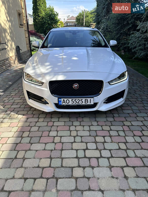 Jaguar Xe (2016)