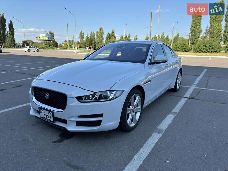 Jaguar Xe (2016)