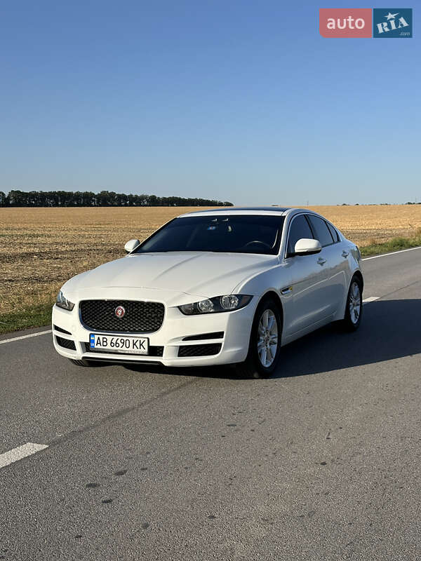 Jaguar Xe (2016)