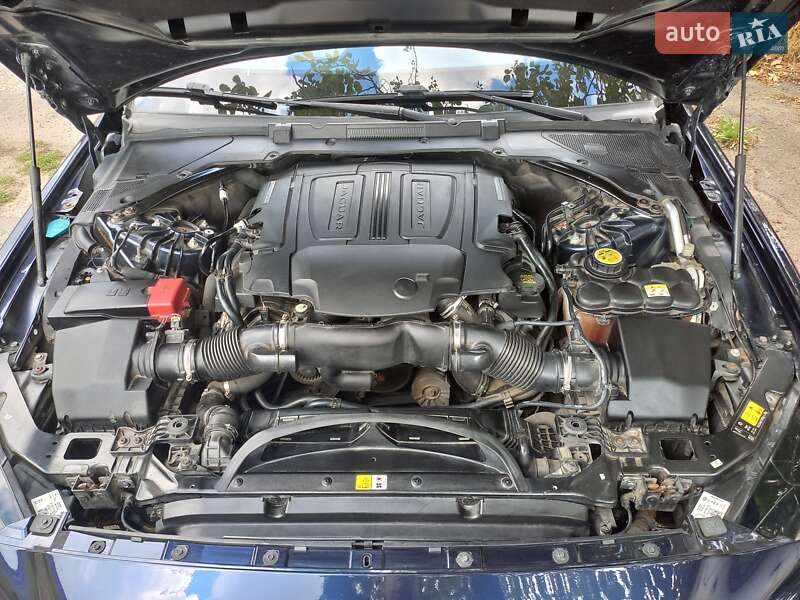 Jaguar Xe (2016)