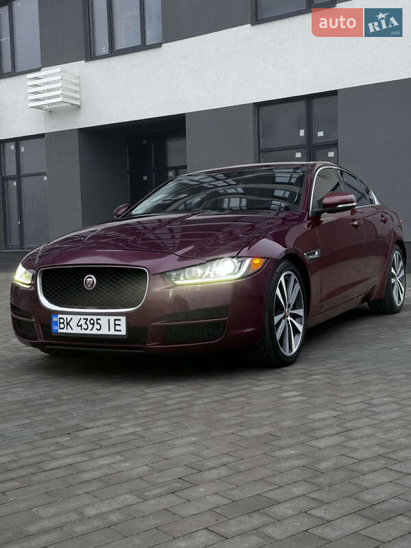 Jaguar Xe (2016)