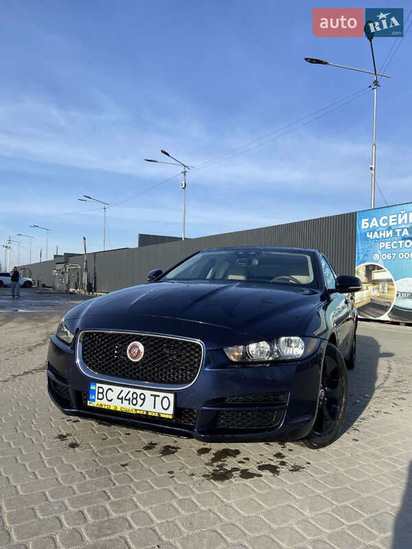 Jaguar Xe (2016)