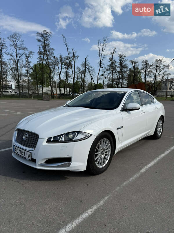 Jaguar Xf (2012)
