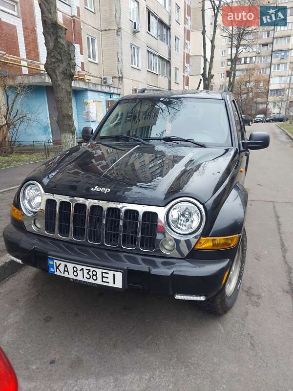Jeep Cherokee (2005)