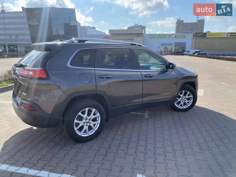 Jeep Cherokee (2016)