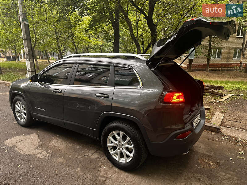 Jeep Cherokee (2016)