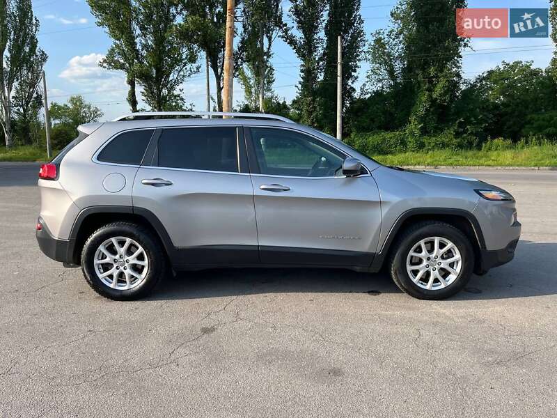 Jeep Cherokee (2016)