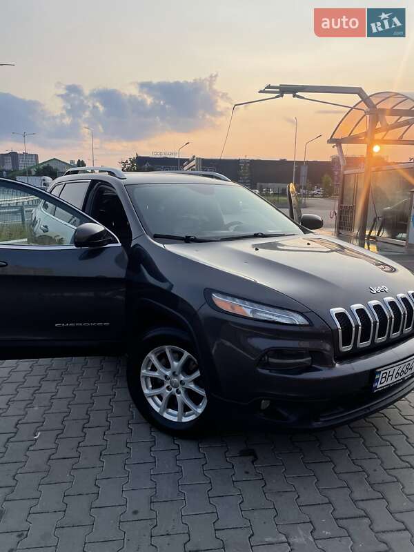 Jeep Cherokee (2016)