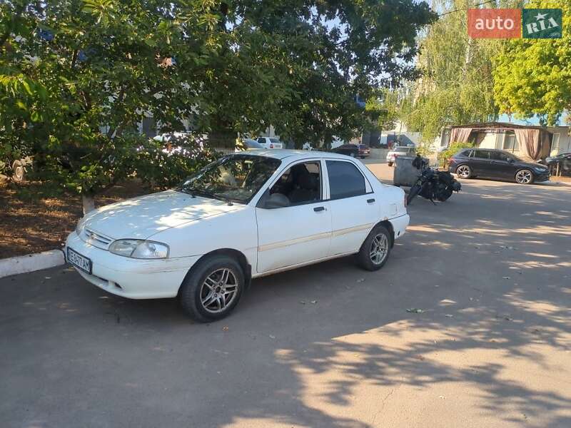 Kia Avella (1997)
