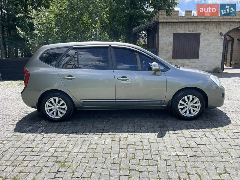 Kia Carens (2012)