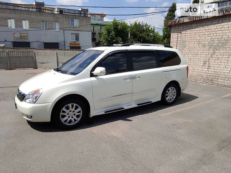 Kia Carnival (2011)