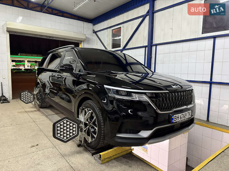 Kia Carnival (2021)