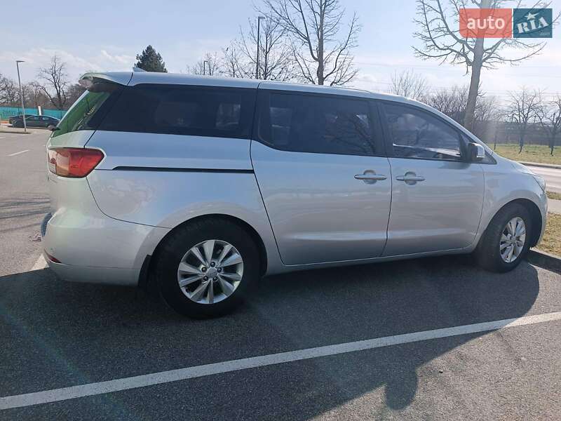 Kia Carnival (2016)