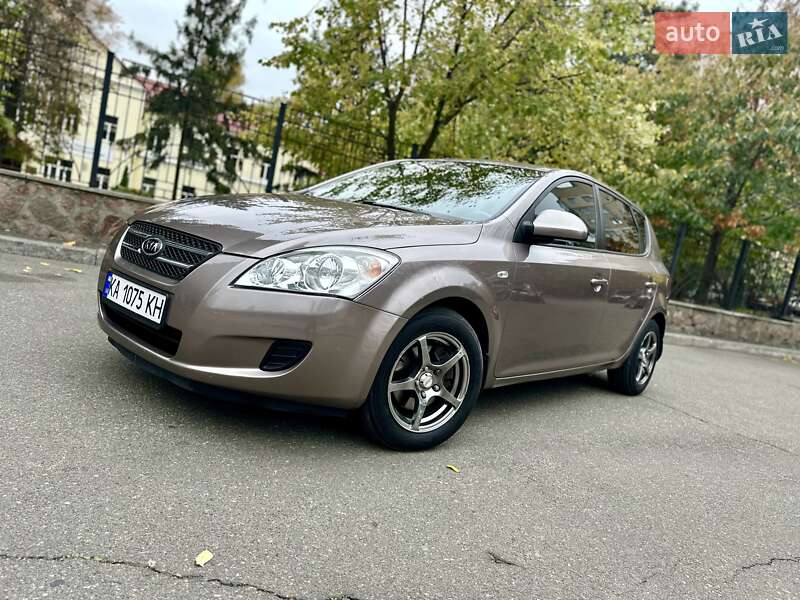 Kia Ceed (2008)