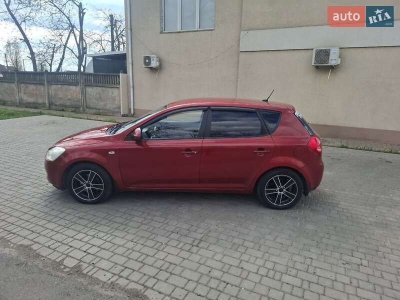 Kia Ceed (2007)