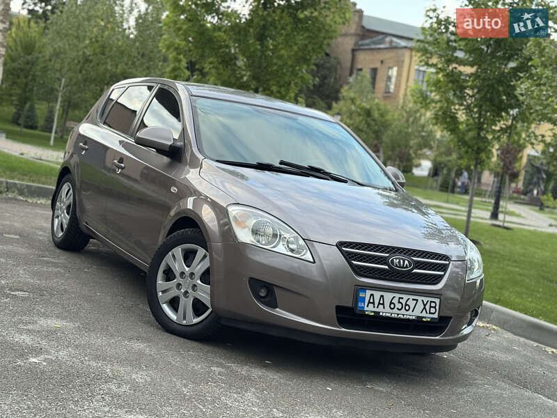 Kia Ceed (2007)