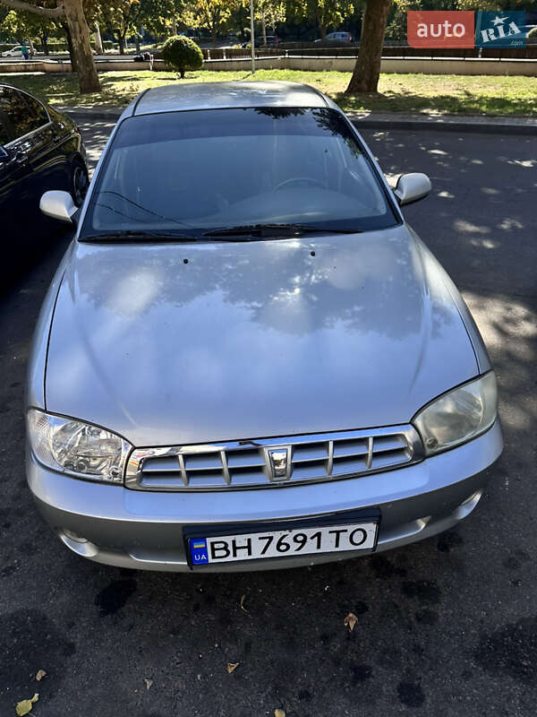 Kia Sephia (2003)