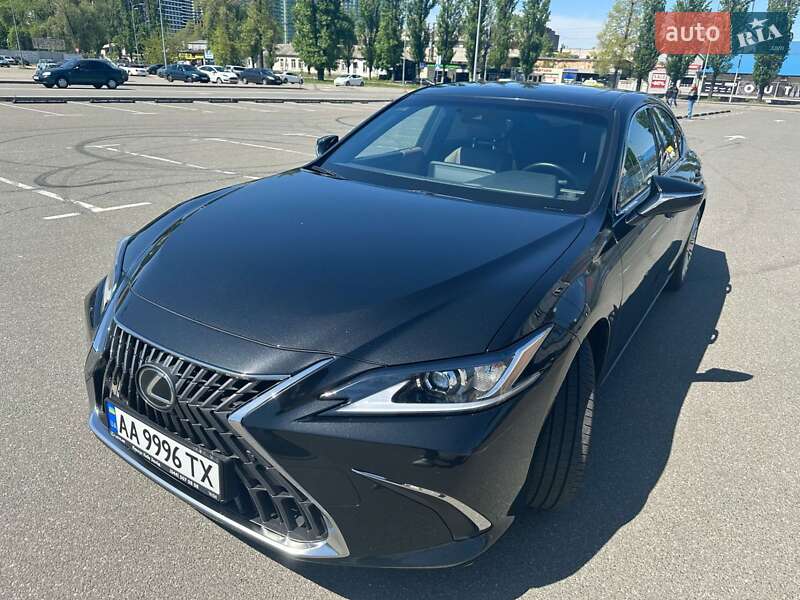 Lexus Es (2022)