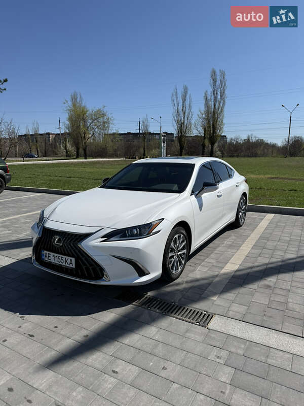Lexus Es (2022)