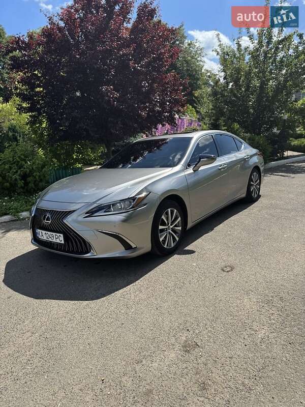 Lexus Es (2019)