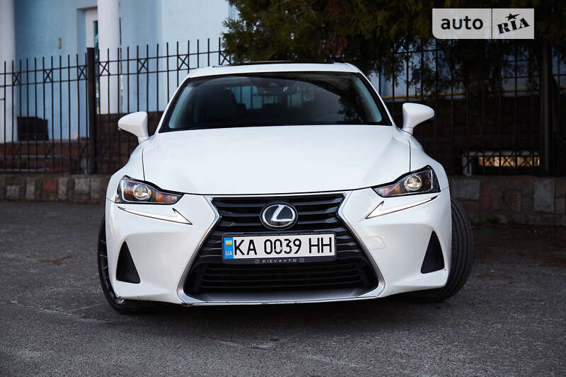 Lexus Is 200t (2017)