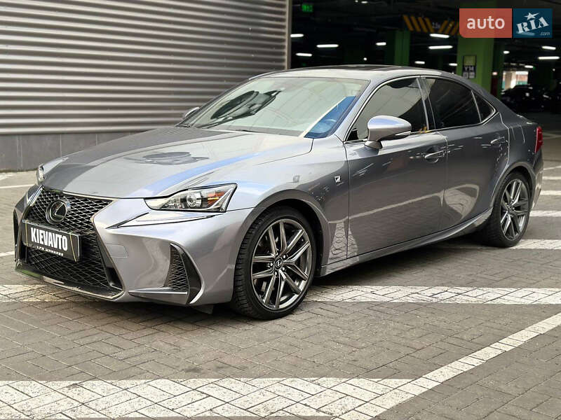Lexus Is (2017)