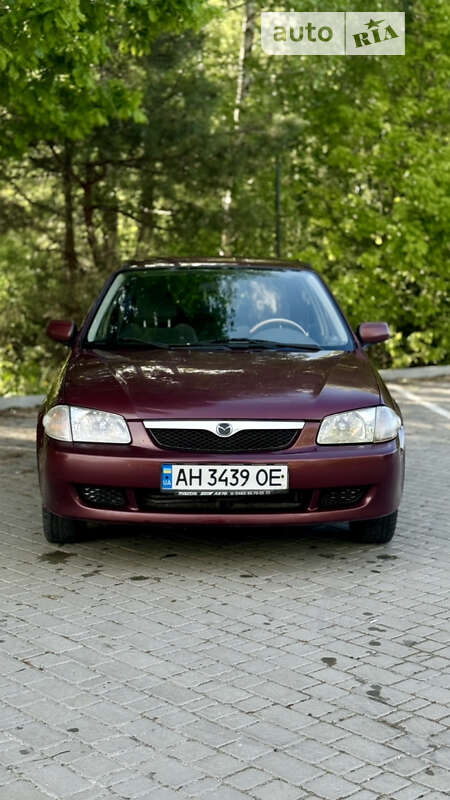Mazda 323 (1998)