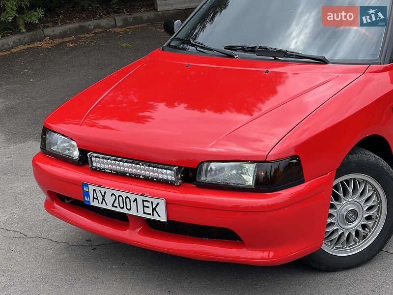Mazda 323 (1993)