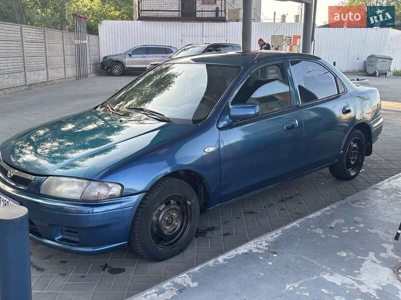 Mazda 323 (1997)