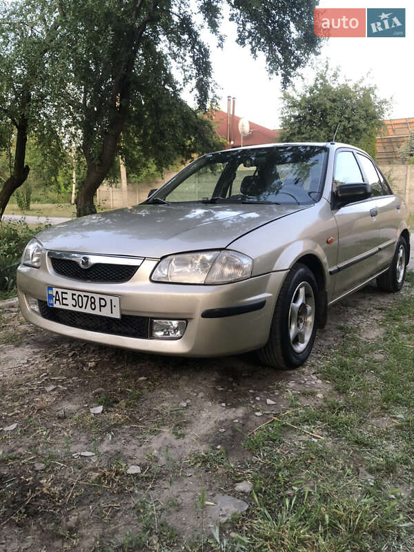 Mazda 323 (1998)