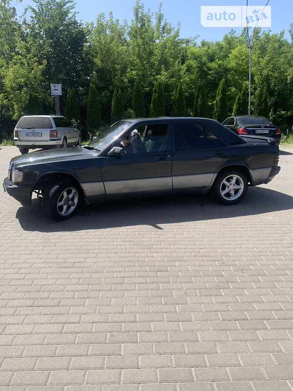 Mercedes-benz 190 (1989)