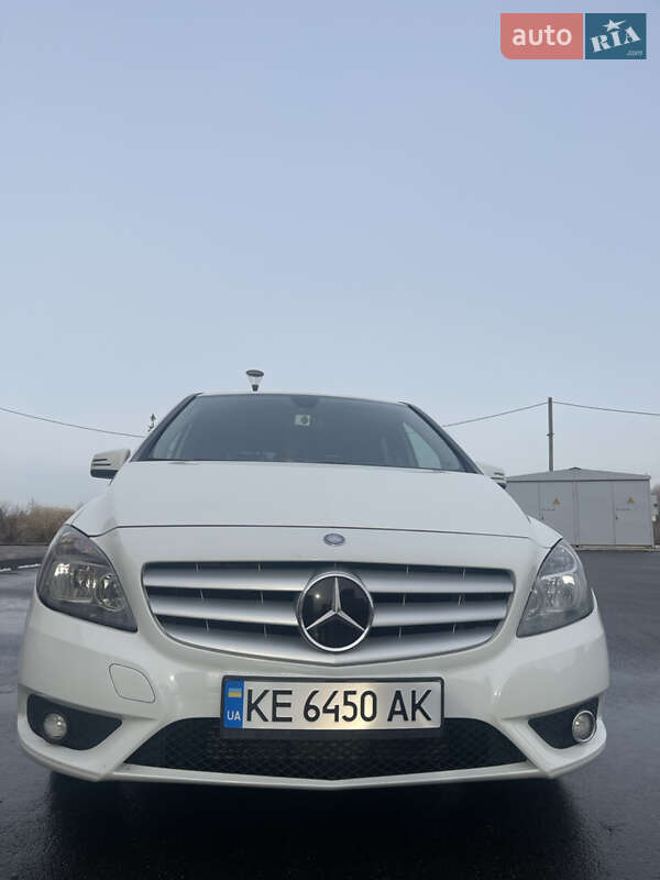 Mercedes-benz B 180 (2012)