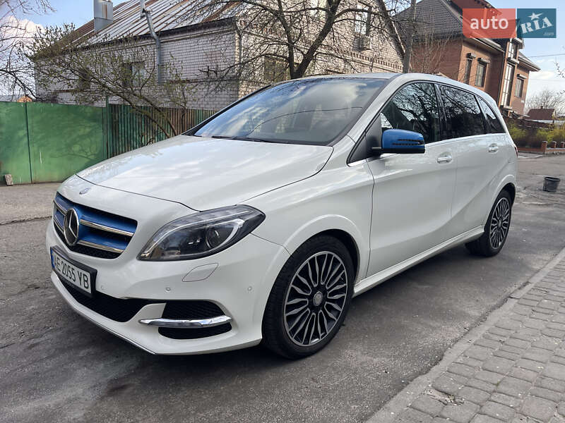 Mercedes-benz B-class (2015)