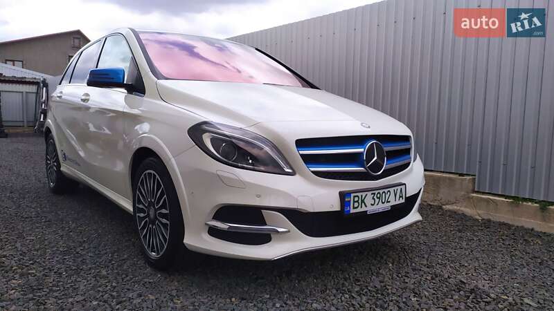 Mercedes-benz B-class (2015)
