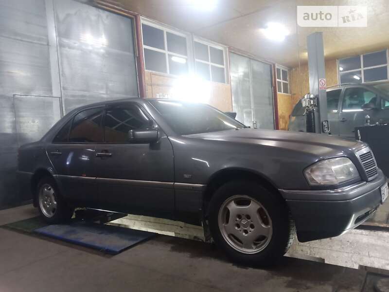 Mercedes-benz C-class (1993)