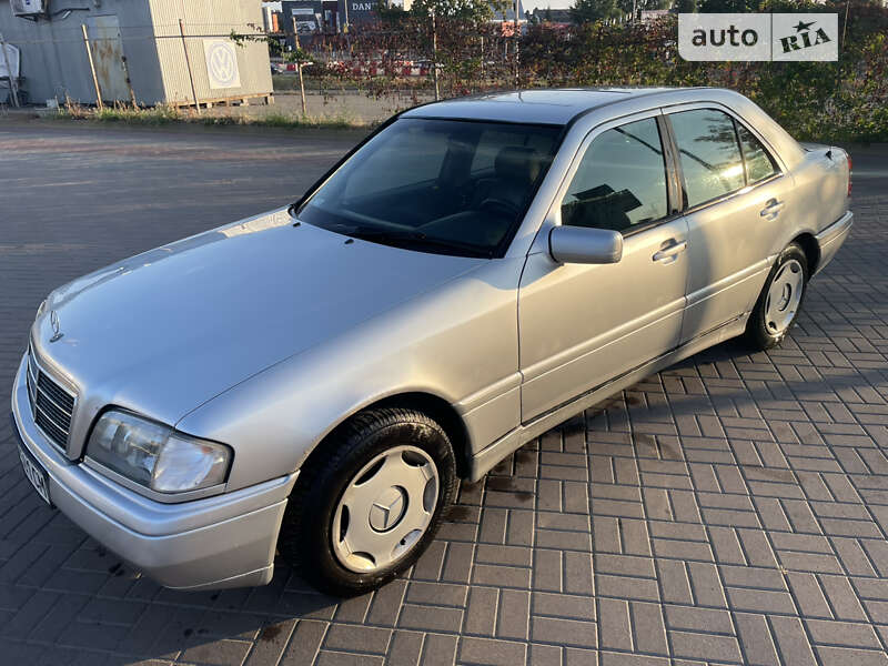 Mercedes-benz 220 d (1996)