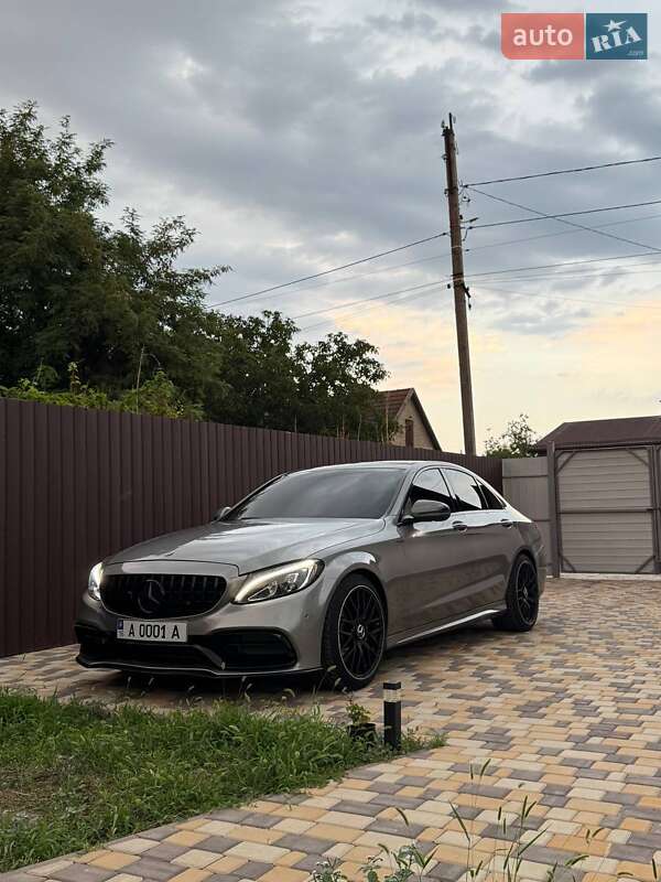 Mercedes-benz C-class (2015)