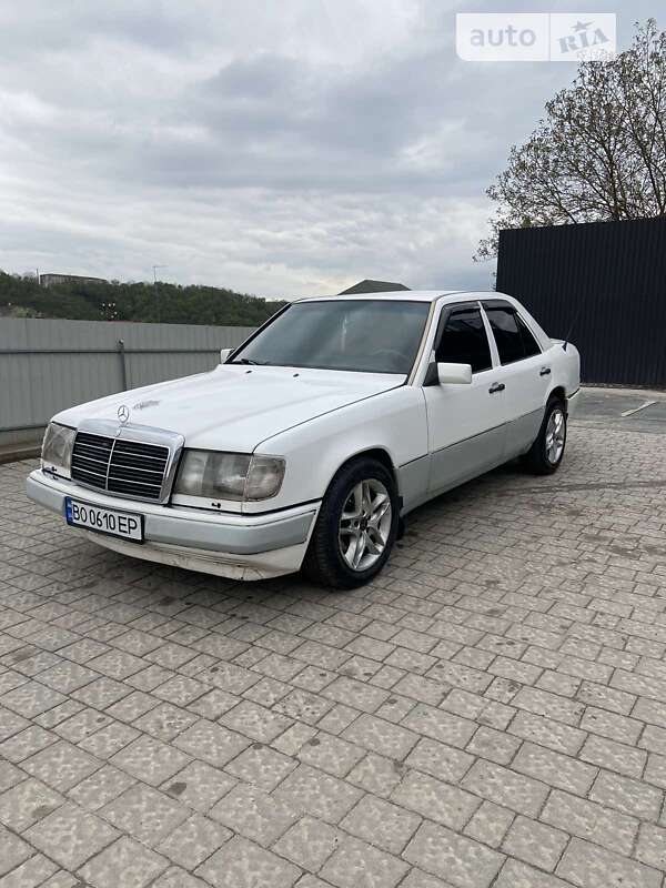 Mercedes-benz 260e (1993)