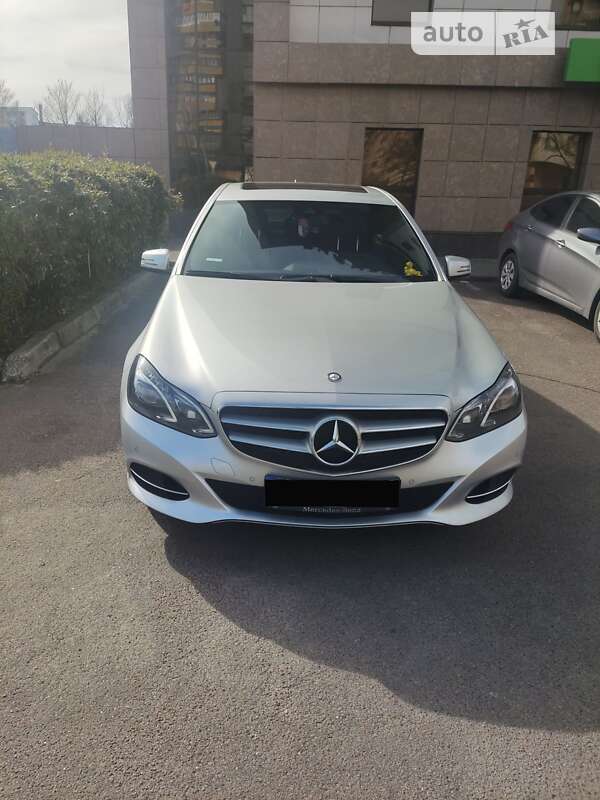 Mercedes-benz E 220 (2015)