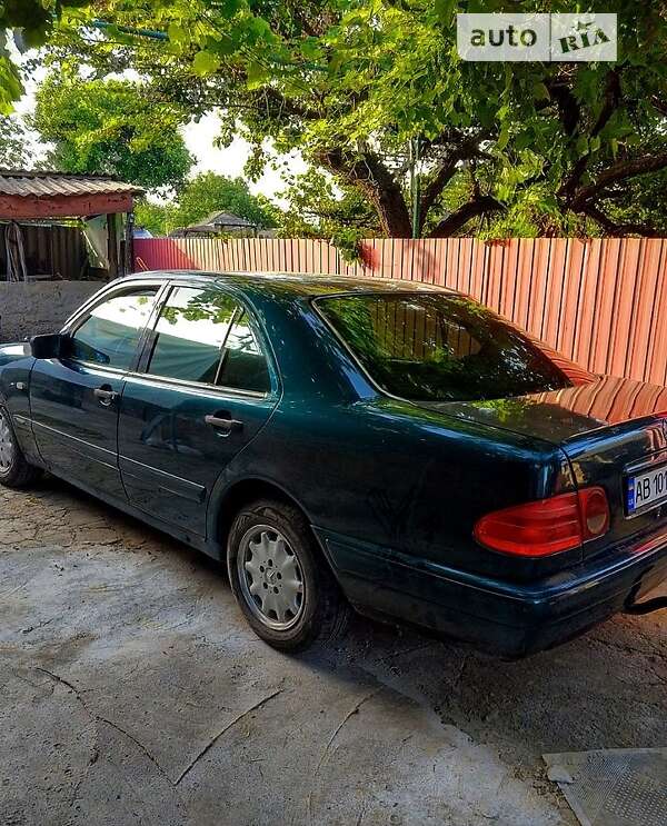 Mercedes-benz E 220 (1996)